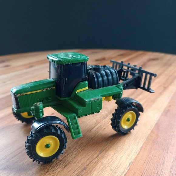 ERTL John Deere 4700 Tractor Sprayer Metal Diecast Farm Country Diecast Toy - Picture 4 of 9